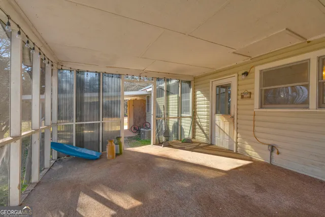 a view of a livingroom with a gallery