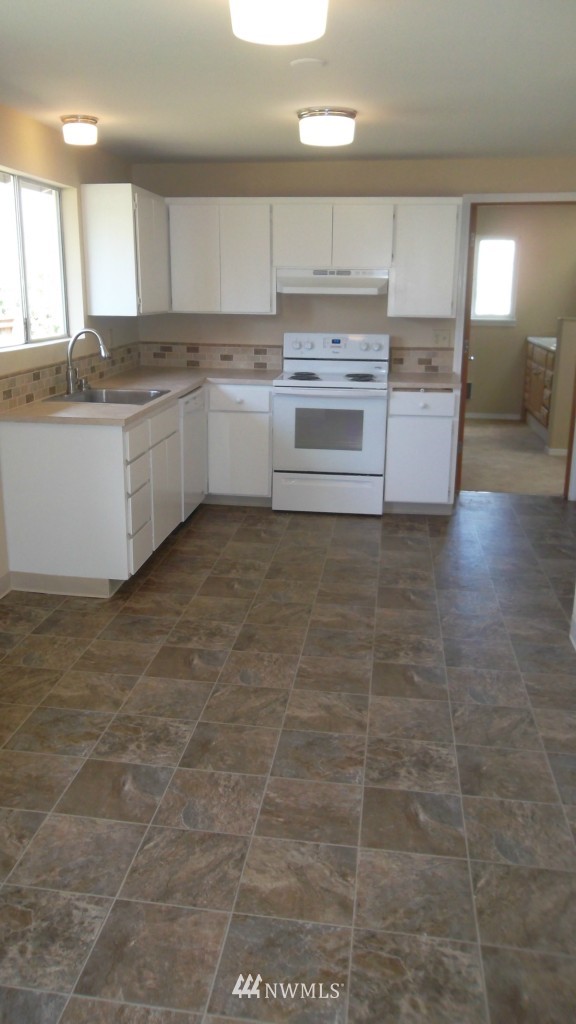 22109 7th Place West Bothell, WA 98021 - Photo 3 of 19