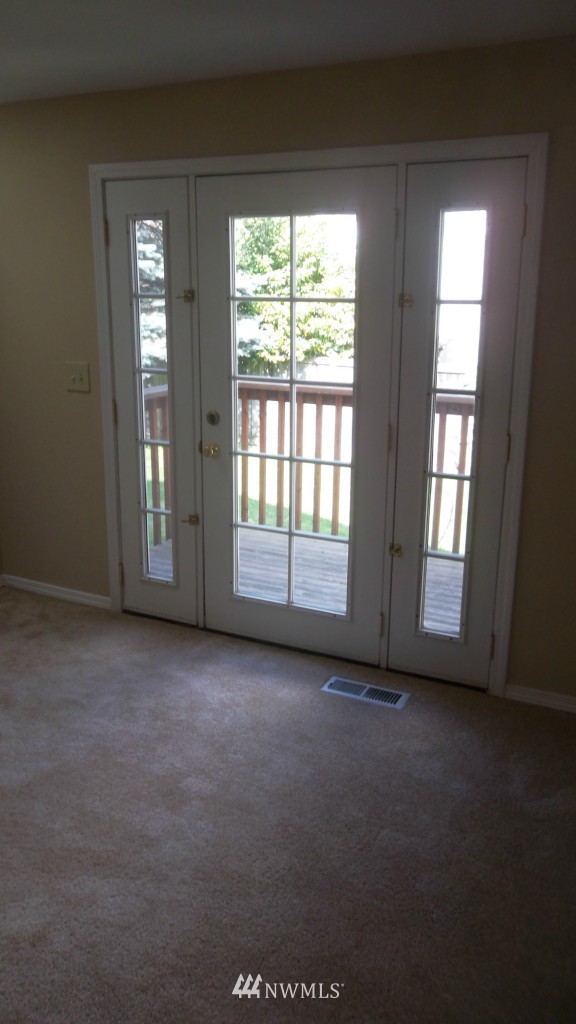 22109 7th Place West Bothell, WA 98021 - Photo 10 of 19