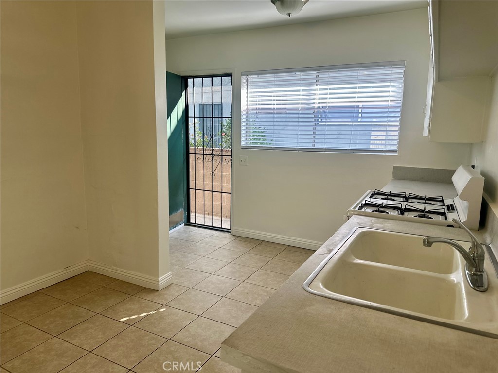 5147 Canoga Street, Unit A Montclair, CA 91763 - Photo 5 of 10 a room with a washing machine
