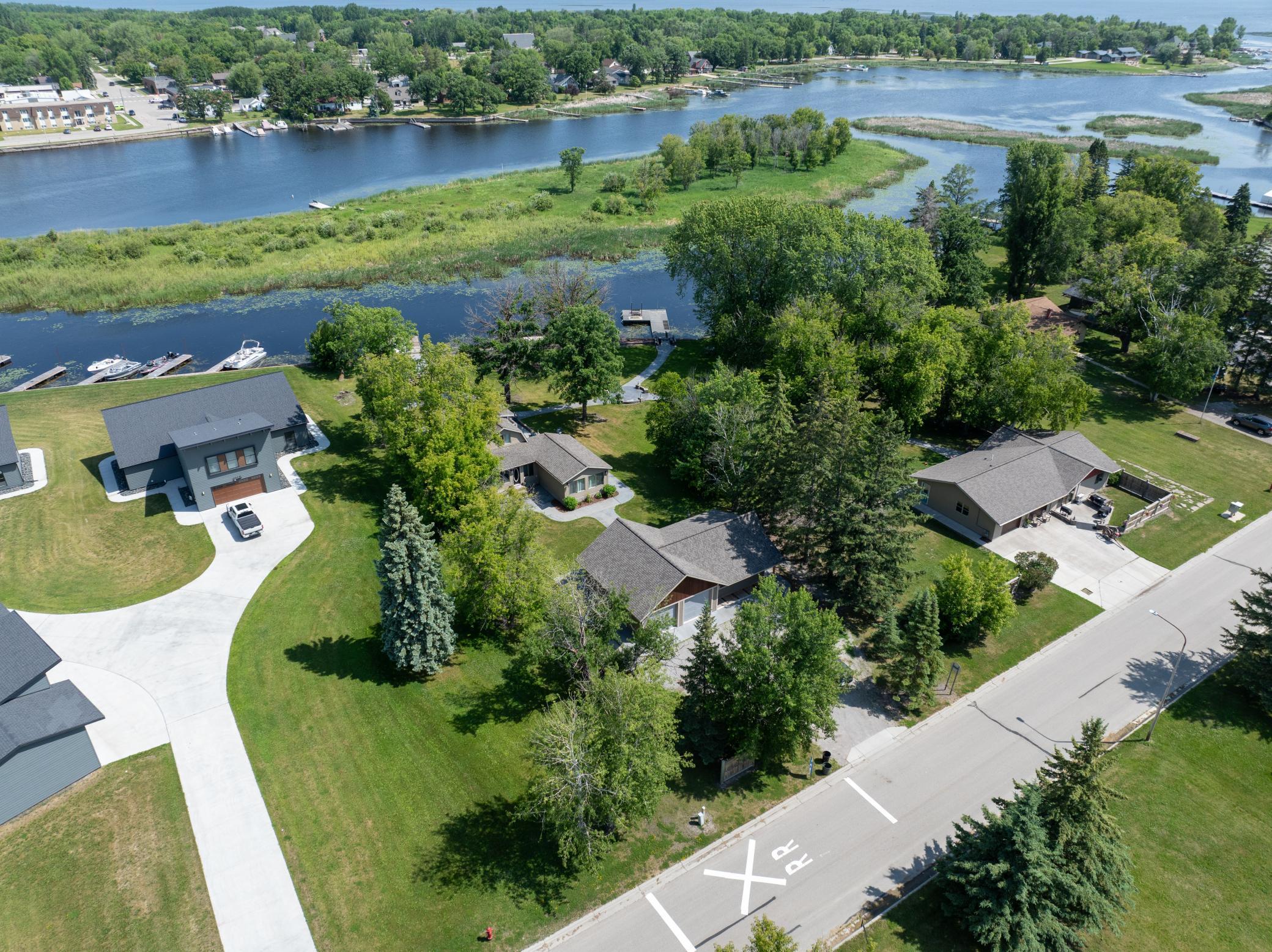 403 Riverview Drive Southeast Warroad, MN 56763 - Photo 7 of 41