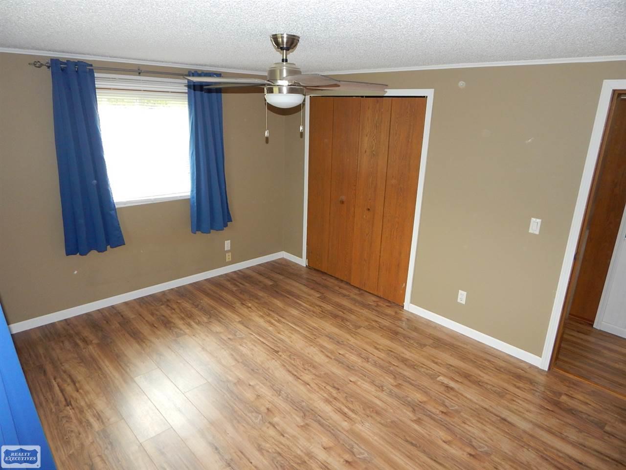 409 Stinson Road Memphis, MI 48041 - Photo 16 of 24 31392331-15.JPG