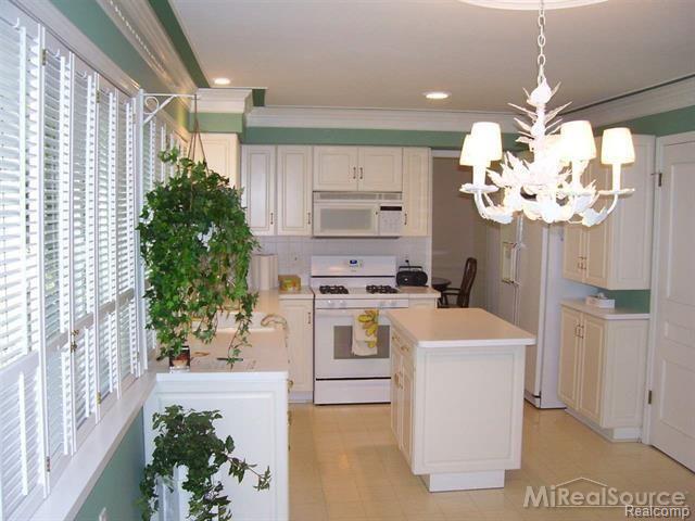 1079 Hemlock Drive Rochester, MI 48307 - Photo 21 of 53 14.jpg