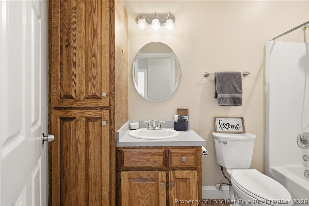 152 Ham Road Hope Mills, NC 28348 - Photo 40 of 50 a bathroom with a toilet sink vanity tub and mirror