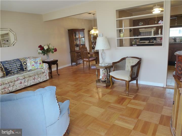 28 Winding Way Hamilton, NJ 08620 - Photo 3 of 20 Living Room