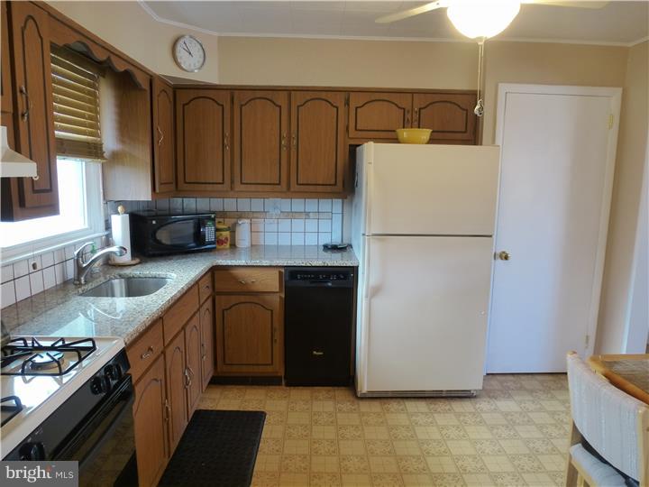 28 Winding Way Hamilton, NJ 08620 - Photo 5 of 20 Kitchen