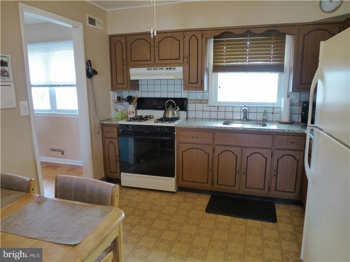 28 Winding Way Hamilton, NJ 08620 - Photo 6 of 20 Kitchen