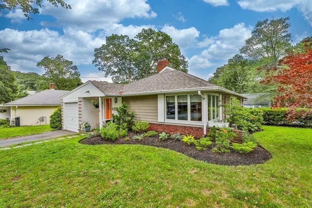 15 Woodale Road Lynn, MA 01904 - Photo 1 of 33 Gallery Image 1