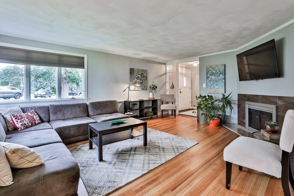 15 Woodale Road Lynn, MA 01904 - Photo 5 of 33 Gallery Image 5