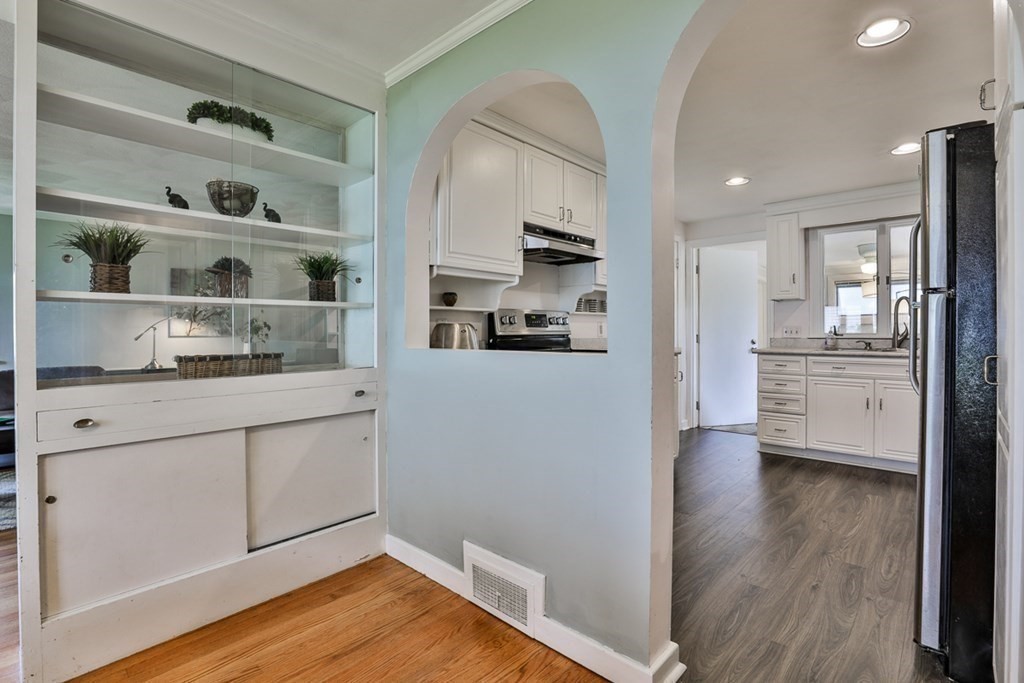 15 Woodale Road Lynn, MA 01904 - Photo 10 of 33 Gallery Image 10