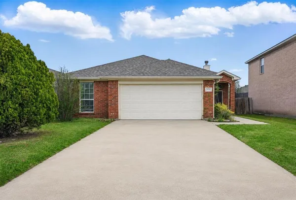 $2,350 | 1040 Castille Drive, Grand Prairie, TX 75051