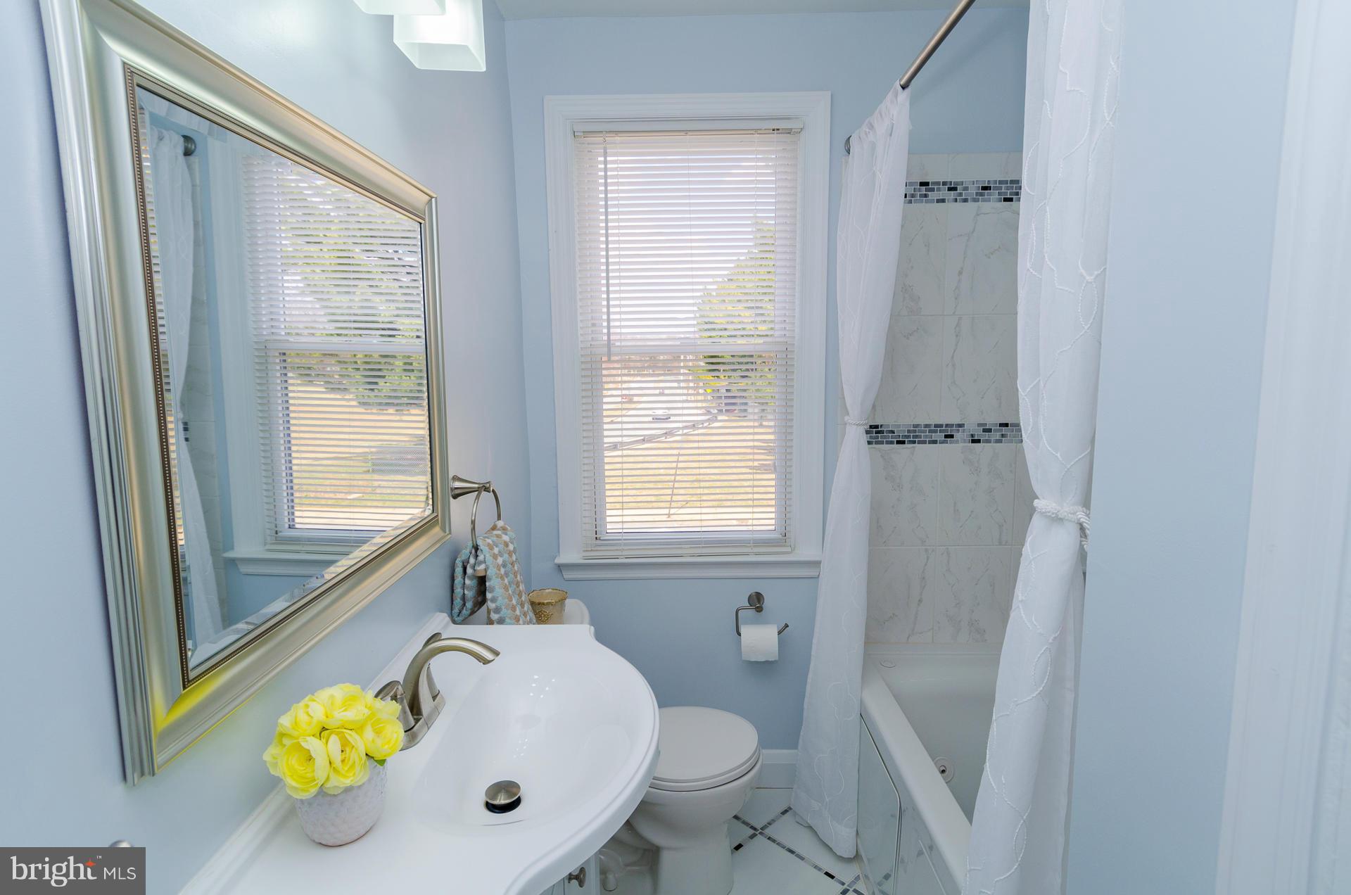 3701 Ina Avenue Baltimore, MD 21206 - Photo 15 of 30 Bath