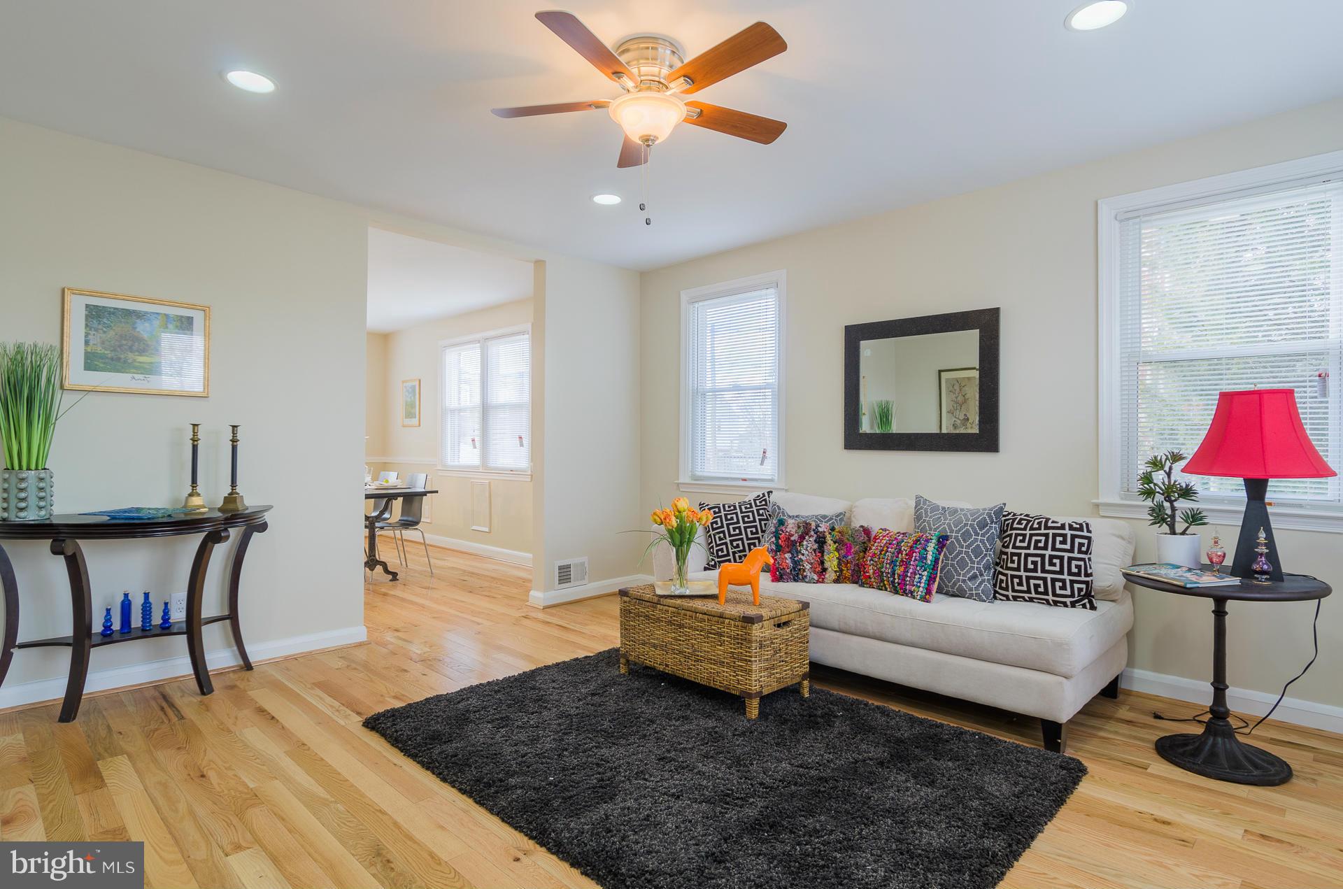 3701 Ina Avenue Baltimore, MD 21206 - Photo 3 of 30 Living Room