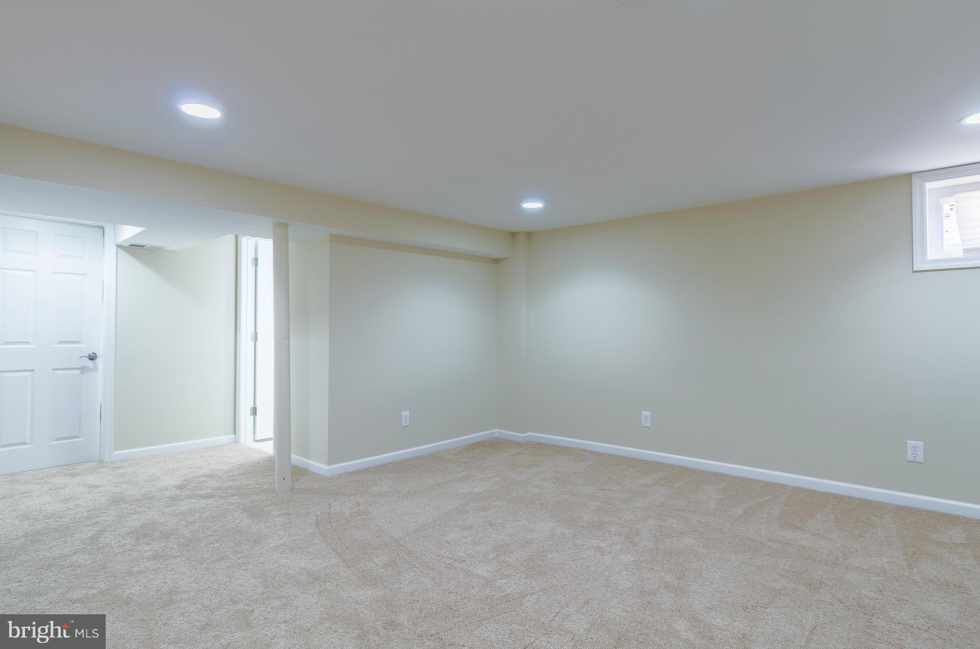 3701 Ina Avenue Baltimore, MD 21206 - Photo 22 of 30 Family Room