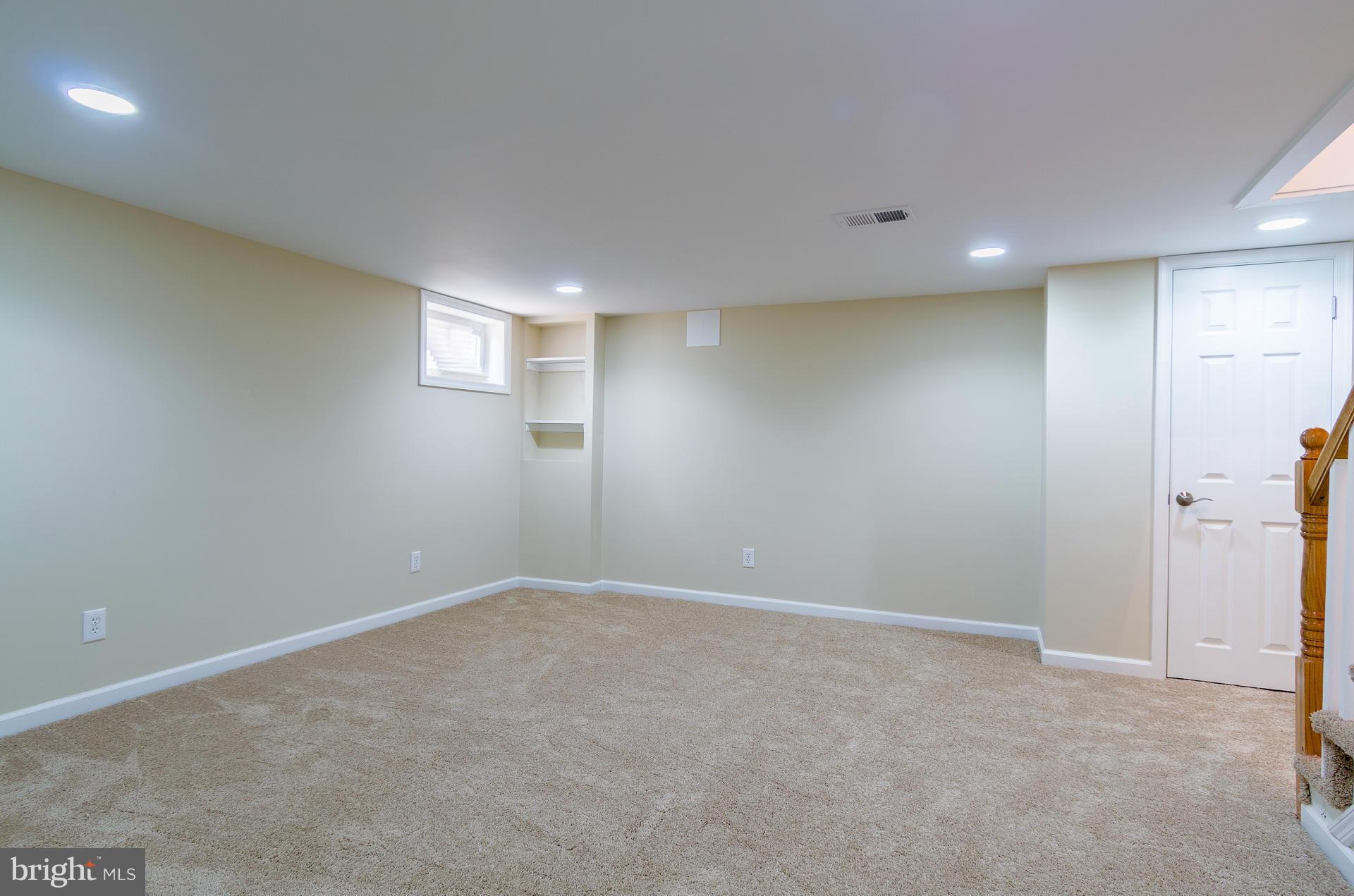 3701 Ina Avenue Baltimore, MD 21206 - Photo 23 of 30 Family Room
