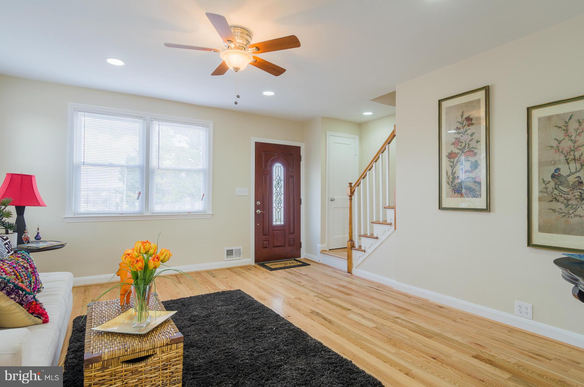 3701 Ina Avenue Baltimore, MD 21206 - Photo 4 of 30 Living Room