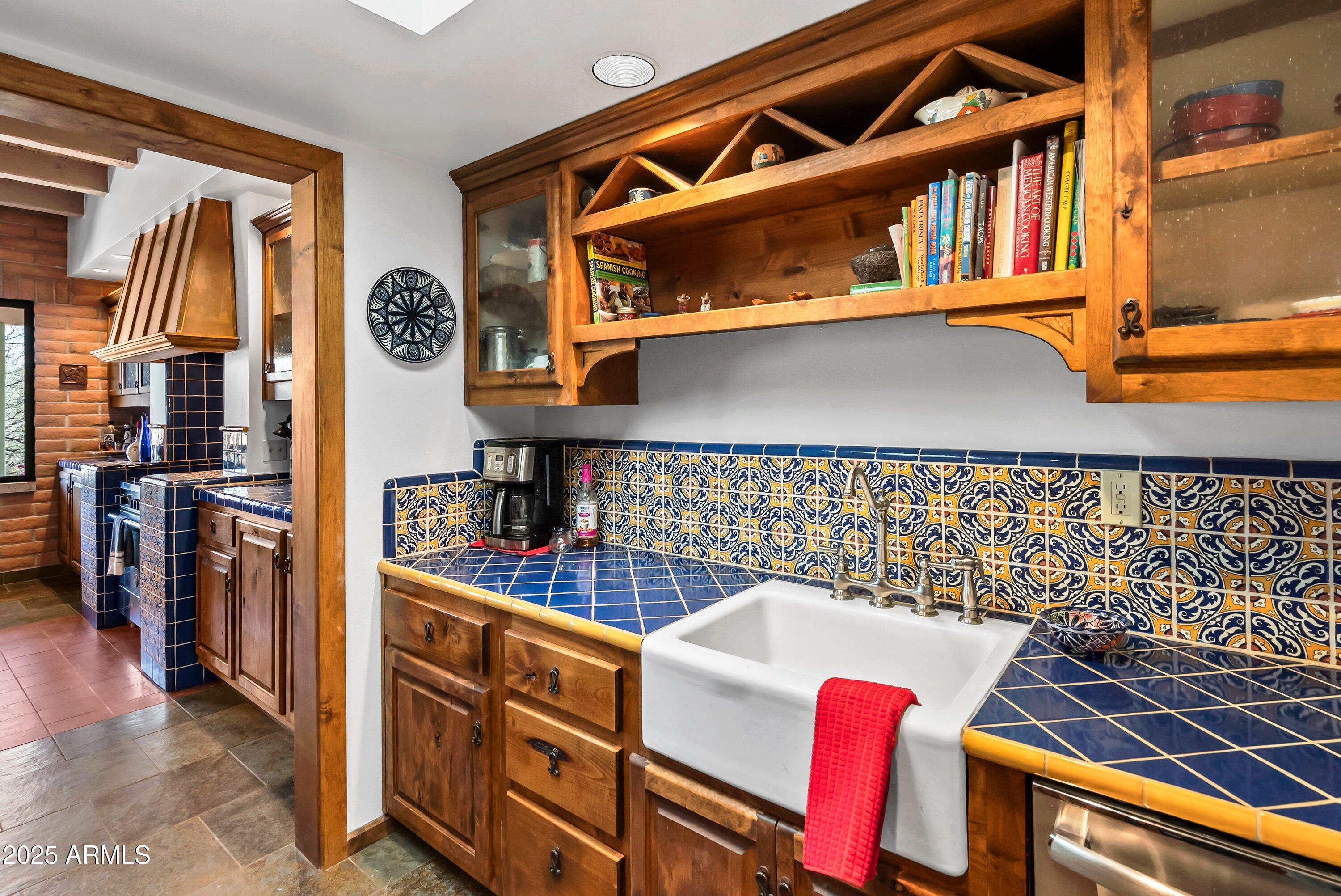 78 Camino Murphy Rio Rico, AZ 85648 - Photo 9 of 51 a utility room with closet