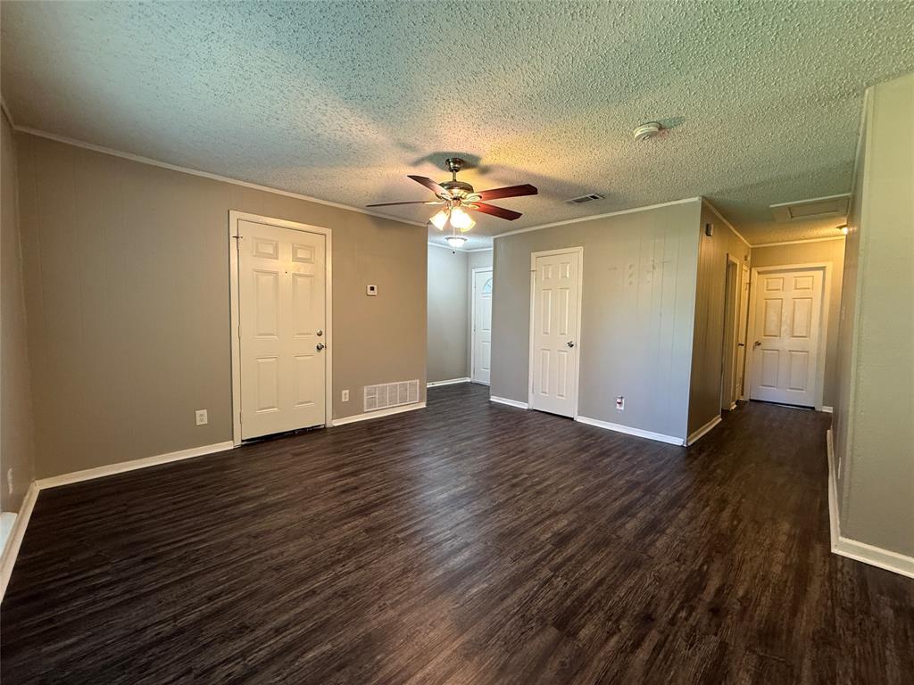 303 Ridgefield Circle Mesquite, TX 75149 - Photo 4 of 17