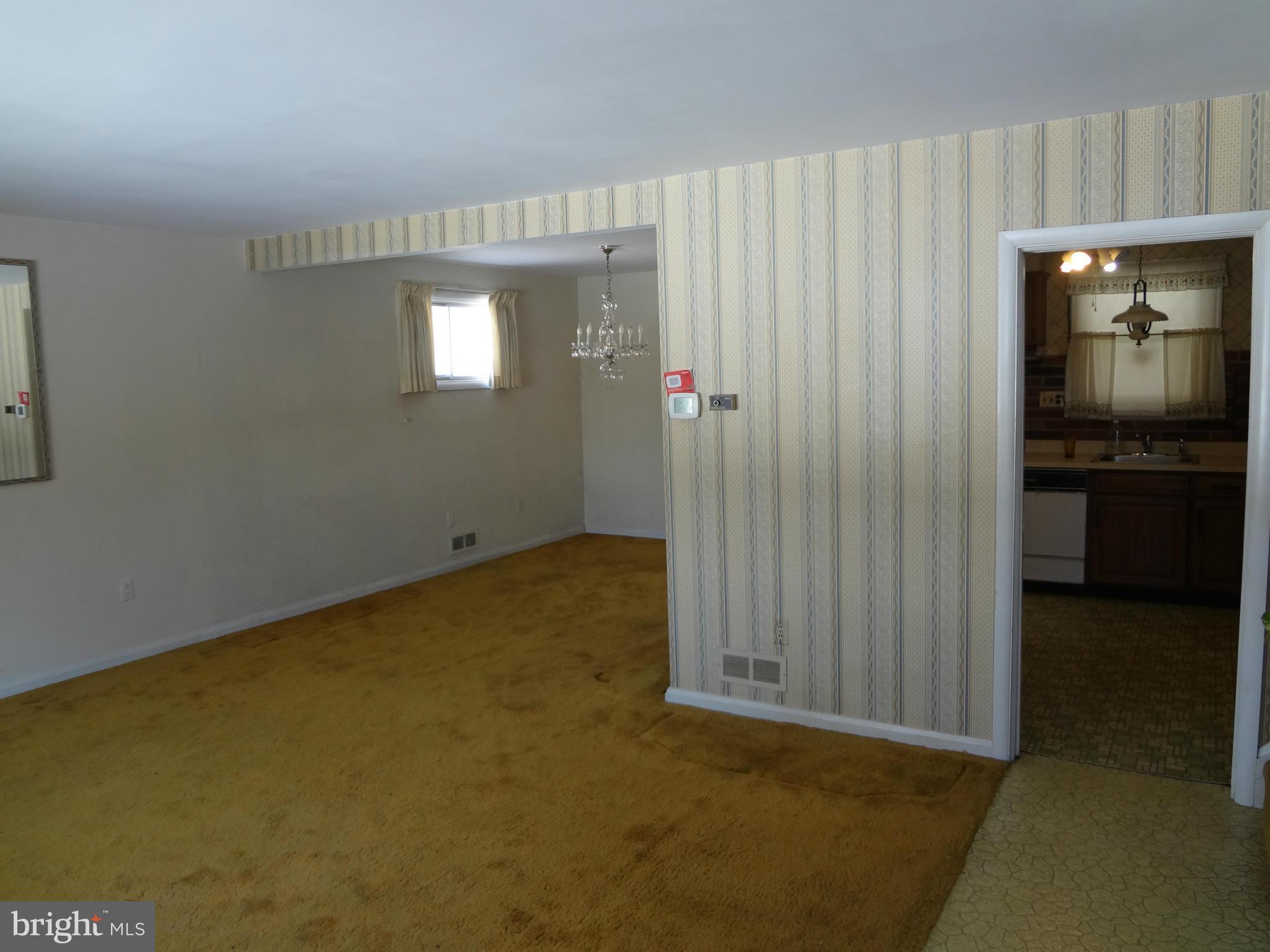 205 Rollingbrook Way Baltimore, MD 21228 - Photo 2 of 14 Living Room