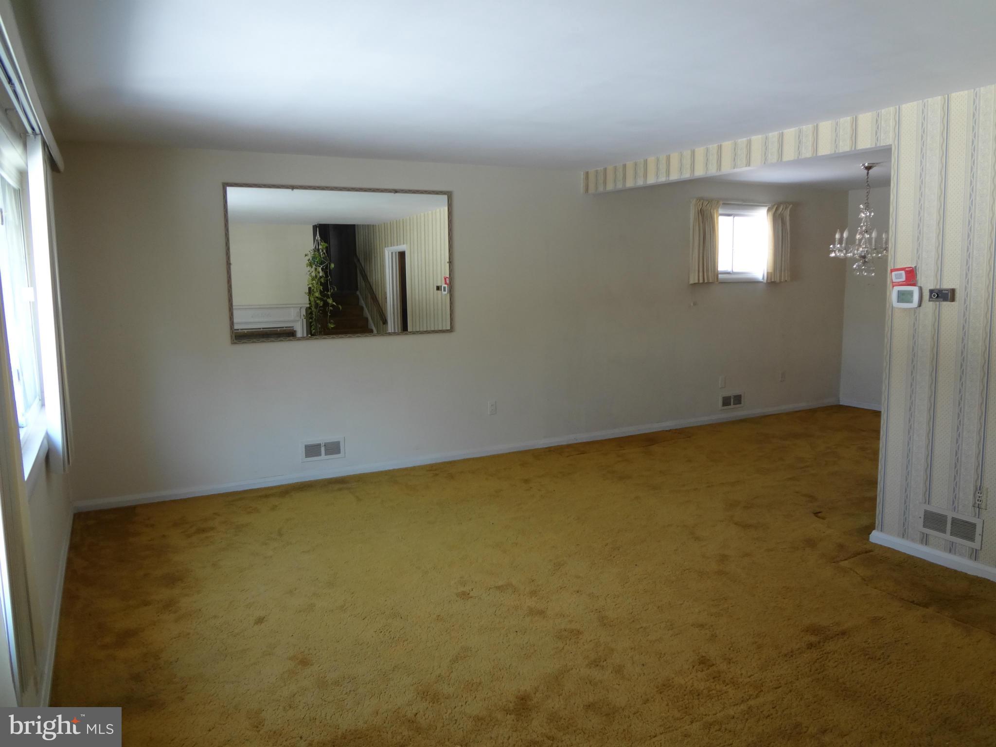 205 Rollingbrook Way Baltimore, MD 21228 - Photo 3 of 14 Living Room