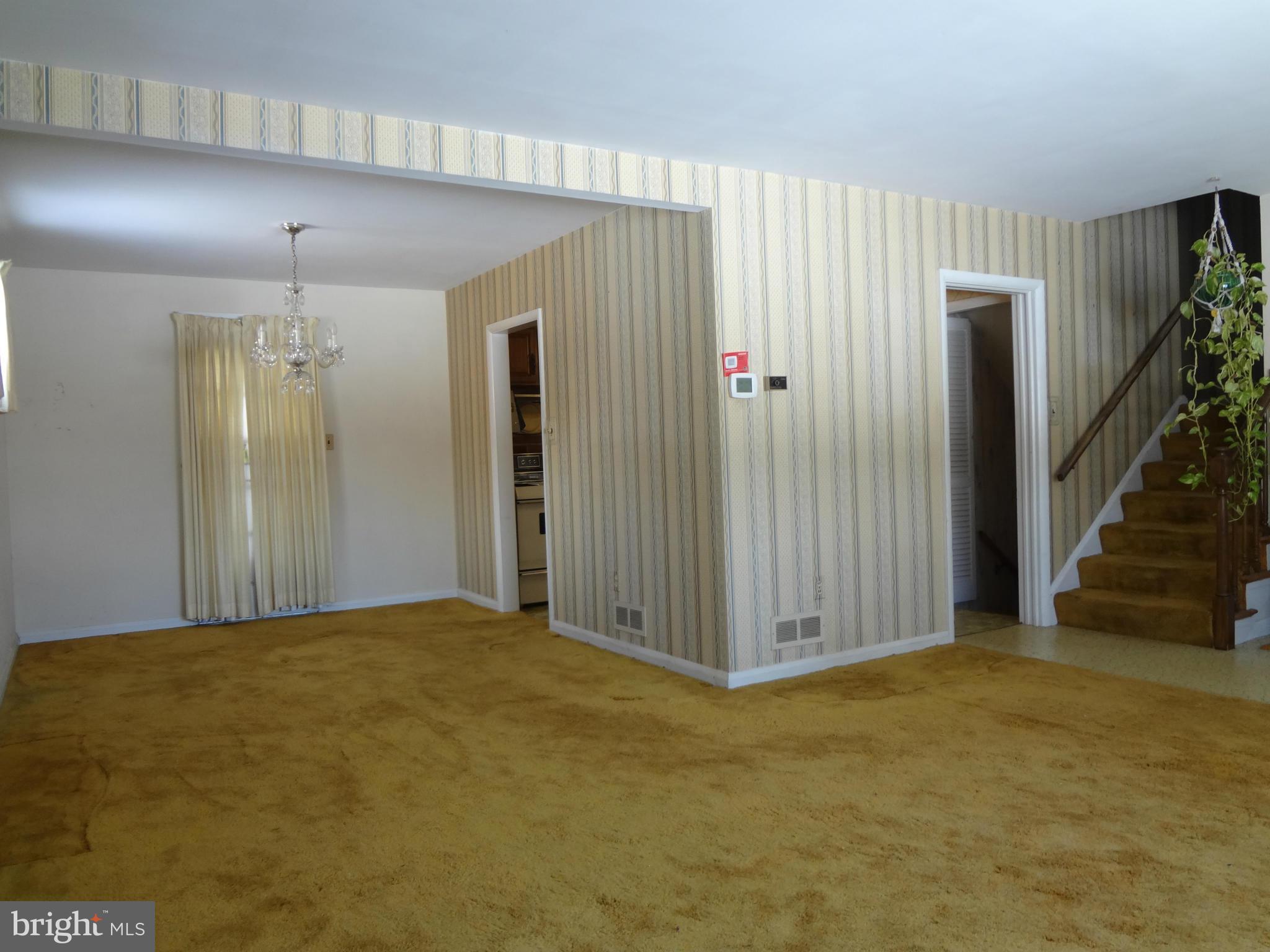 205 Rollingbrook Way Baltimore, MD 21228 - Photo 4 of 14 Living Room