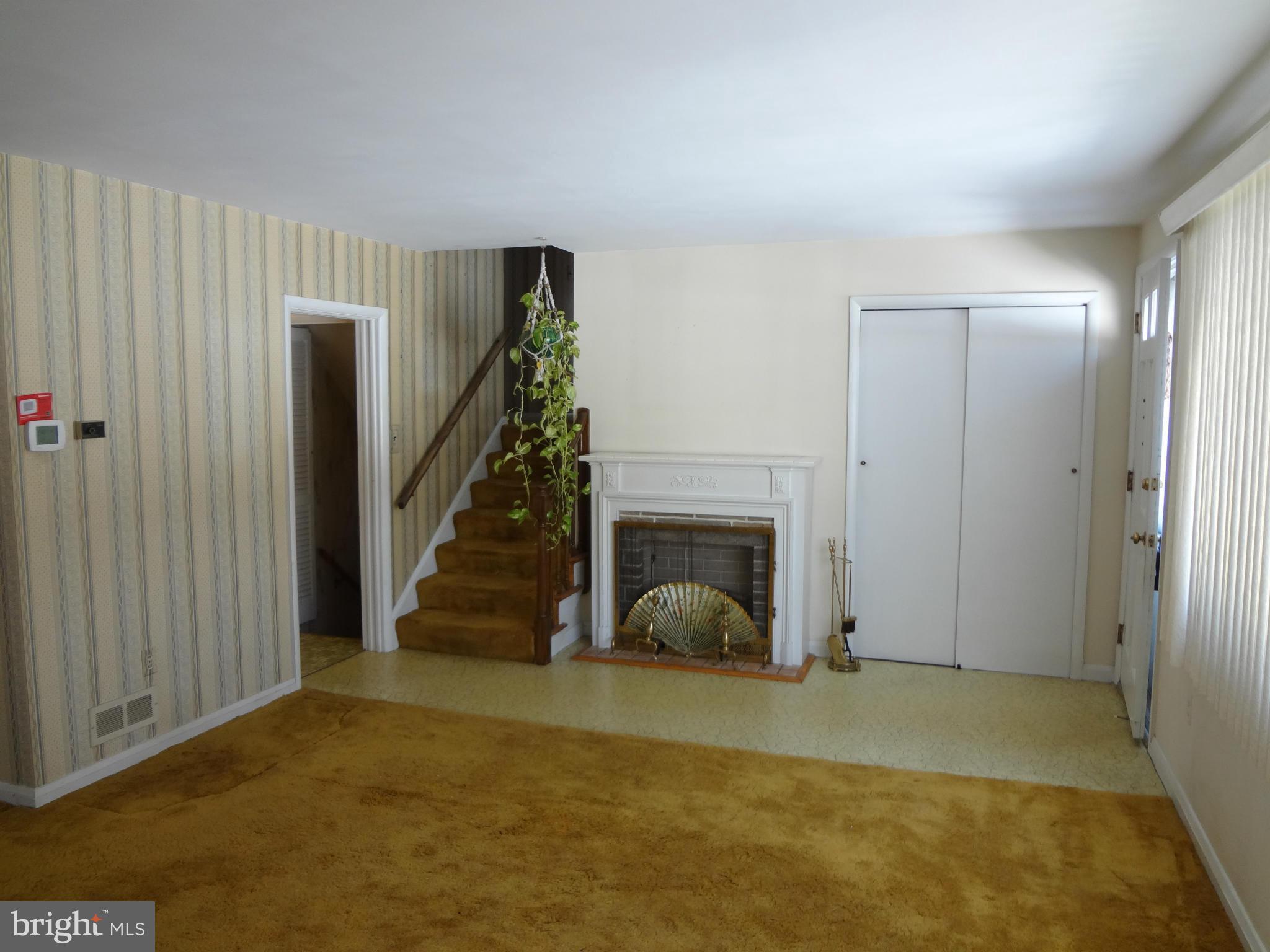 205 Rollingbrook Way Baltimore, MD 21228 - Photo 5 of 14 Interior (General)