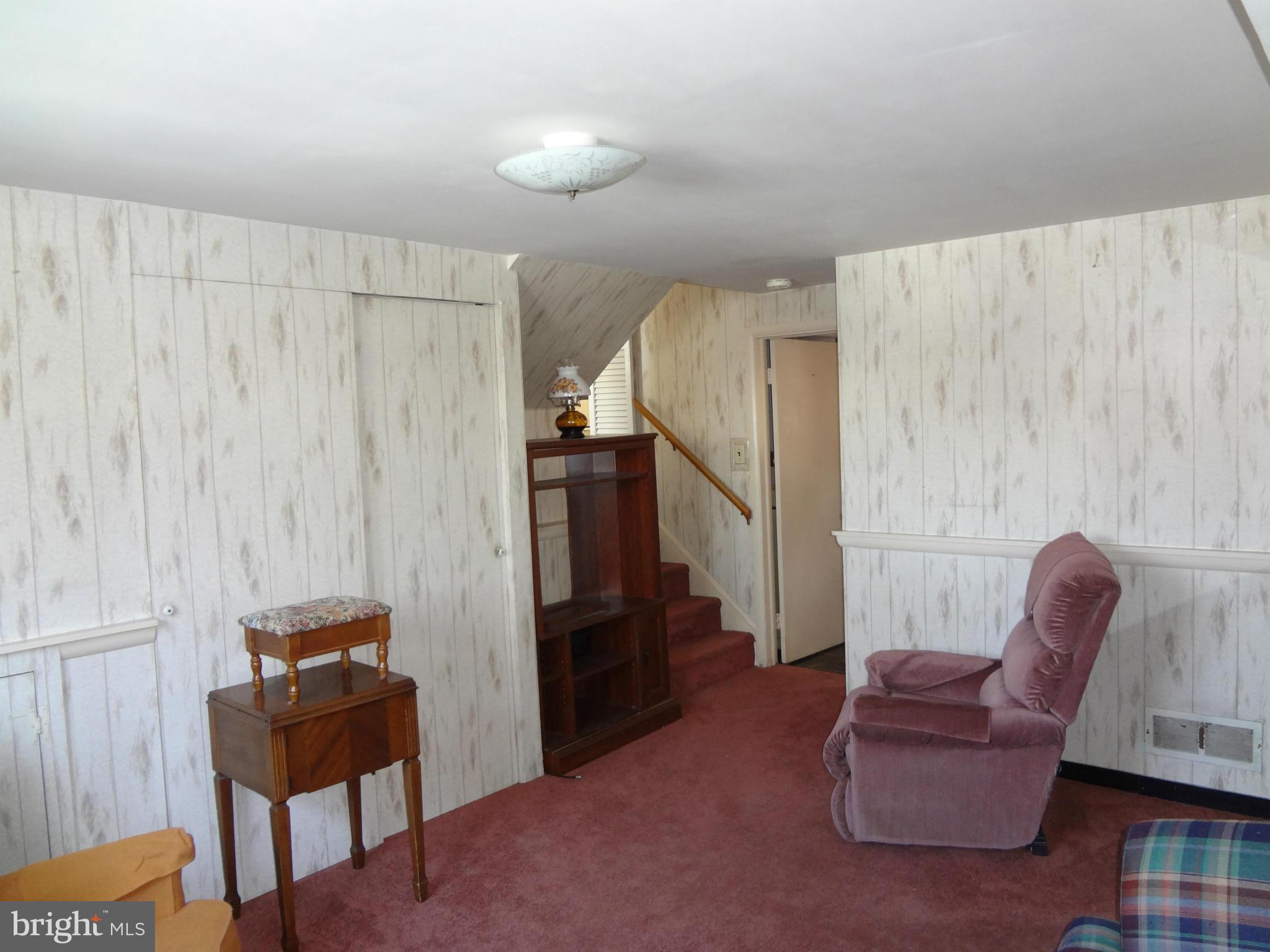 205 Rollingbrook Way Baltimore, MD 21228 - Photo 6 of 14 Family Room
