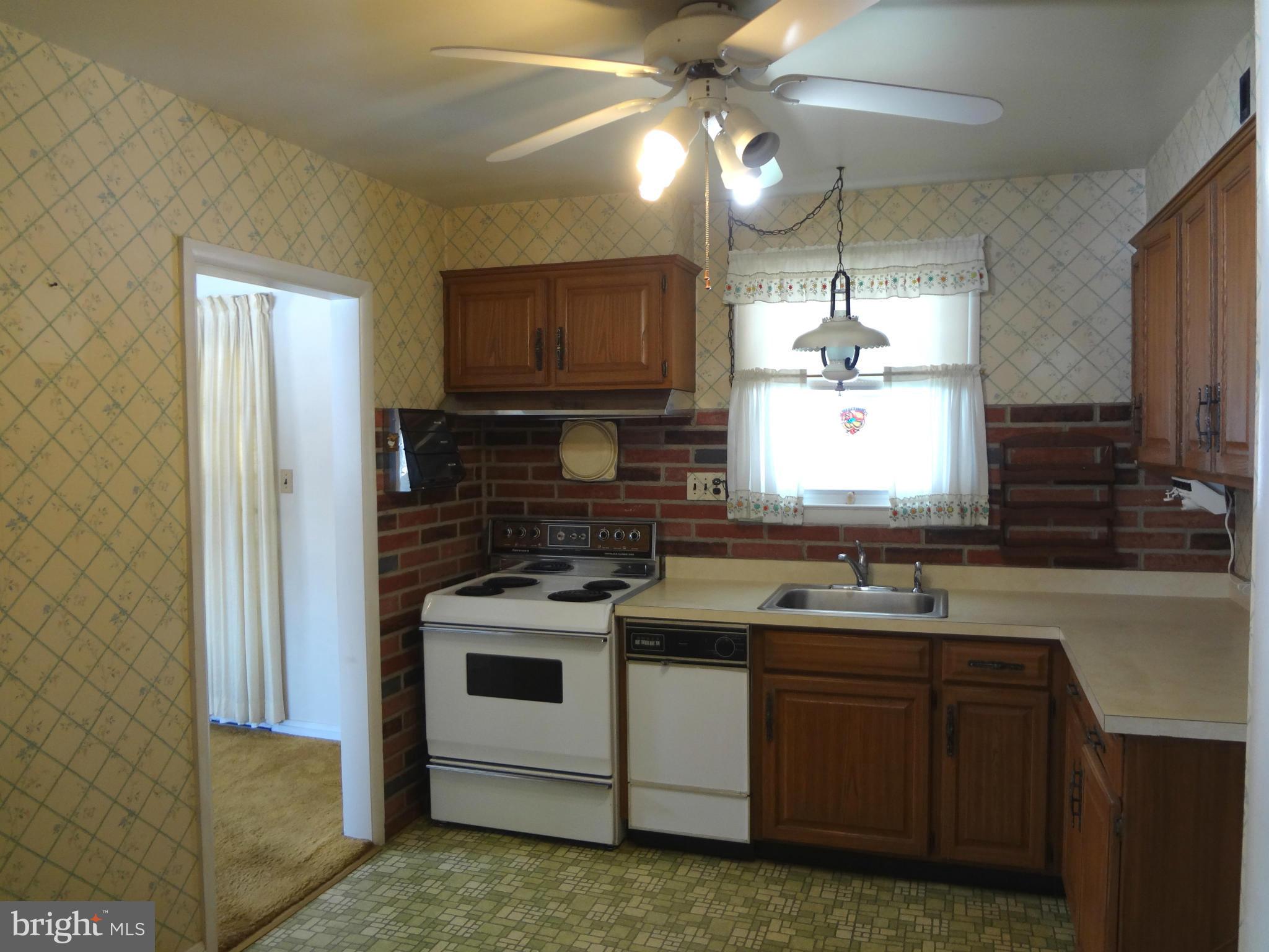 205 Rollingbrook Way Baltimore, MD 21228 - Photo 7 of 14 Kitchen