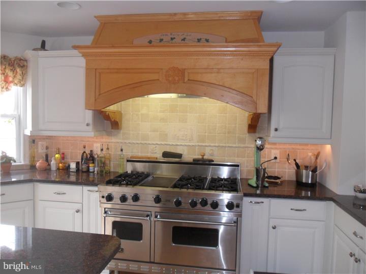 54 Freedom Road Sewell, NJ 08080 - Photo 9 of 17 Kitchen