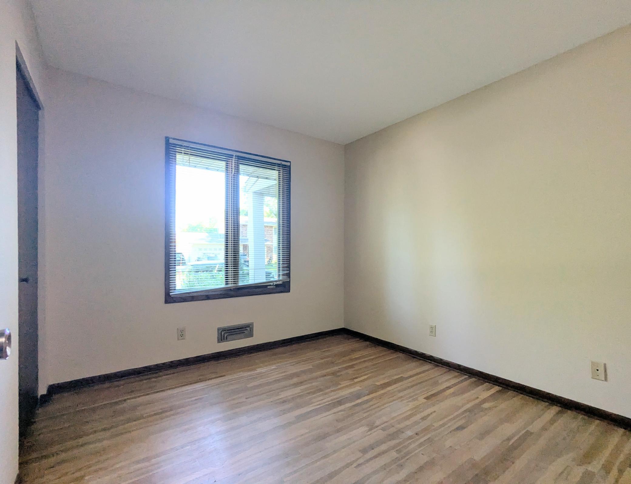 6065 Oakwood Road Woodbury, MN 55125 - Photo 10 of 22