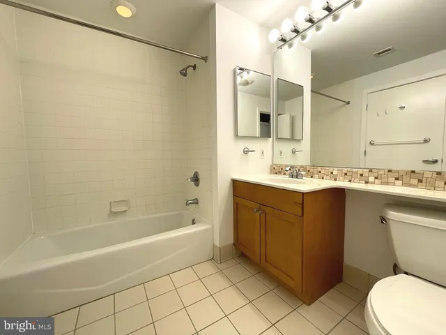 $345,000 | 717 South Christopher Columbus Boulevard, Unit 1404, Philadelphia, PA 19147