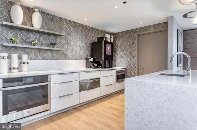 $345,000 | 717 South Christopher Columbus Boulevard, Unit 1404, Philadelphia, PA 19147