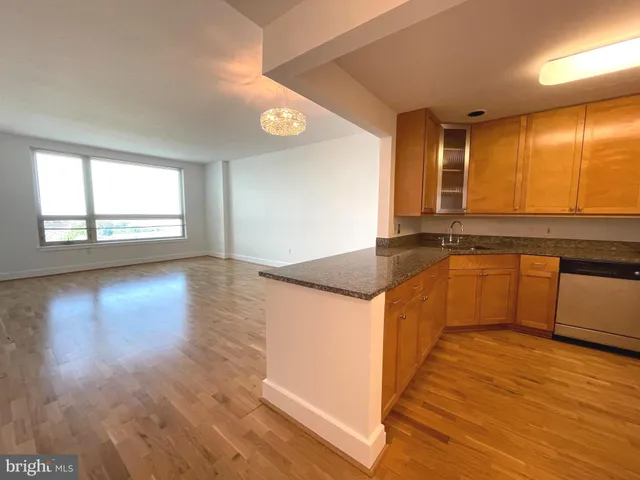 $345,000 | 717 South Christopher Columbus Boulevard, Unit 1404, Philadelphia, PA 19147