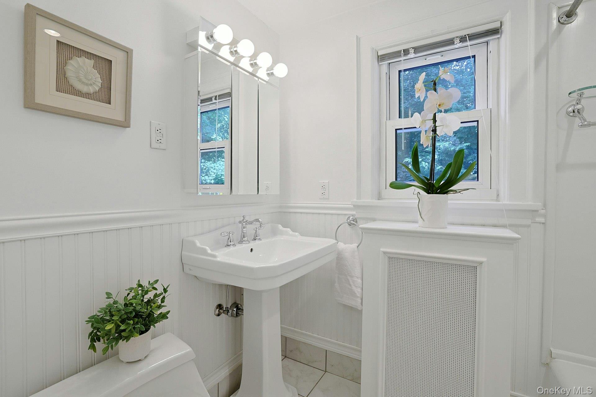 17 Elm Road Scarsdale, NY 10583 - Photo 31 of 38 A crisp, bright hall bath serves the two third-floor bedrooms and completes this wonderfully functional level.
