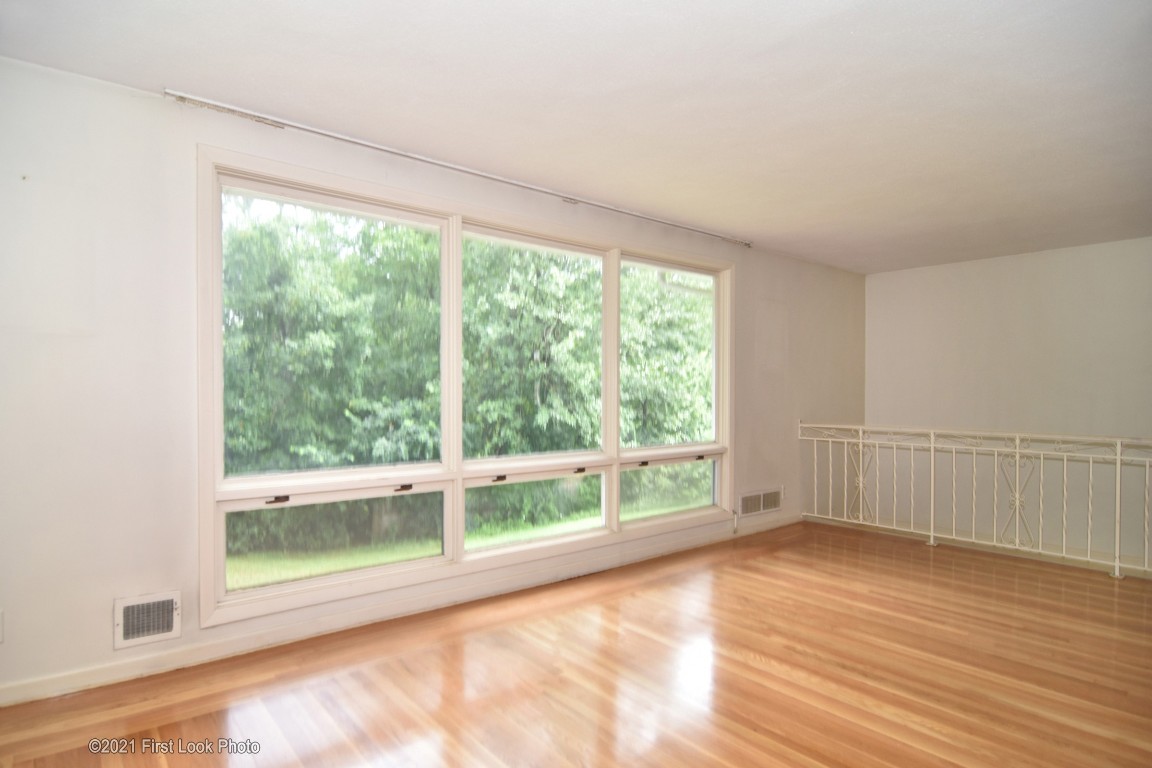 37 Cushing Road Warwick, RI 02888 - Photo 2 of 29