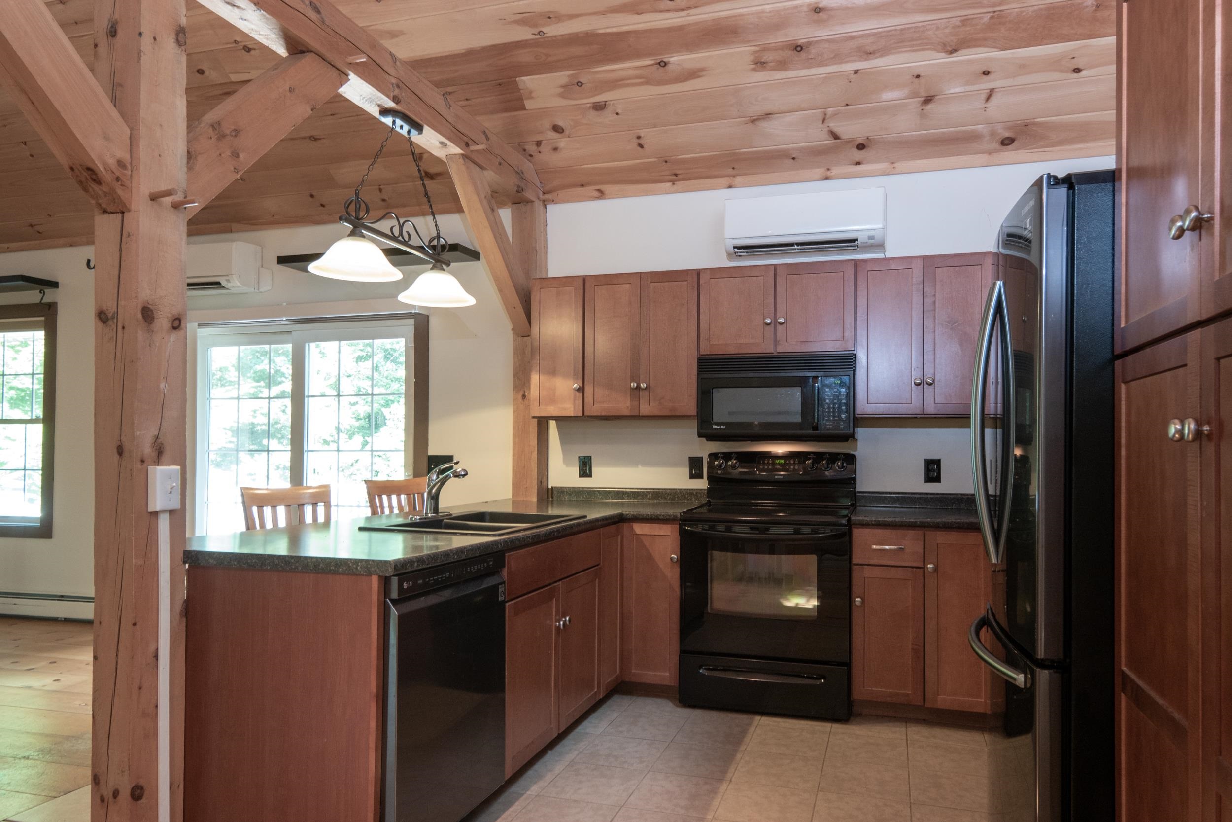 51 Cross Road Sandown, NH 03873 - Photo 9 of 36