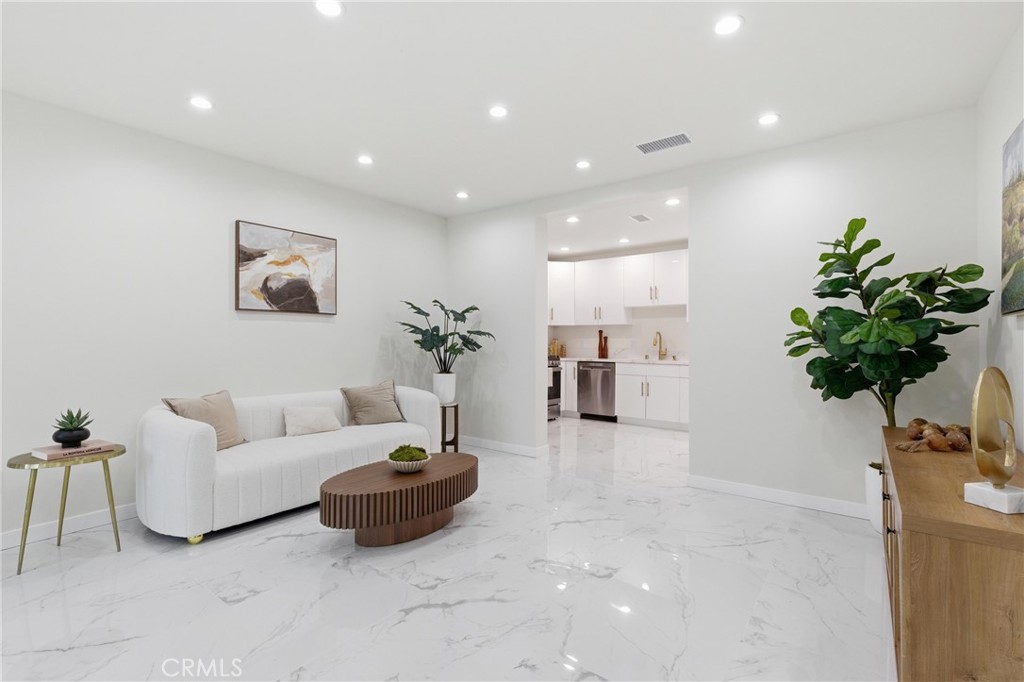10012 Plainview Avenue Tujunga, CA 91042 - Photo 4 of 35