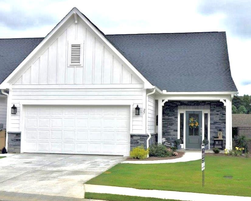 27 Grand Circle Jasper, GA 30143 - Photo 1 of 1 a front view of a house with a yard and garage
