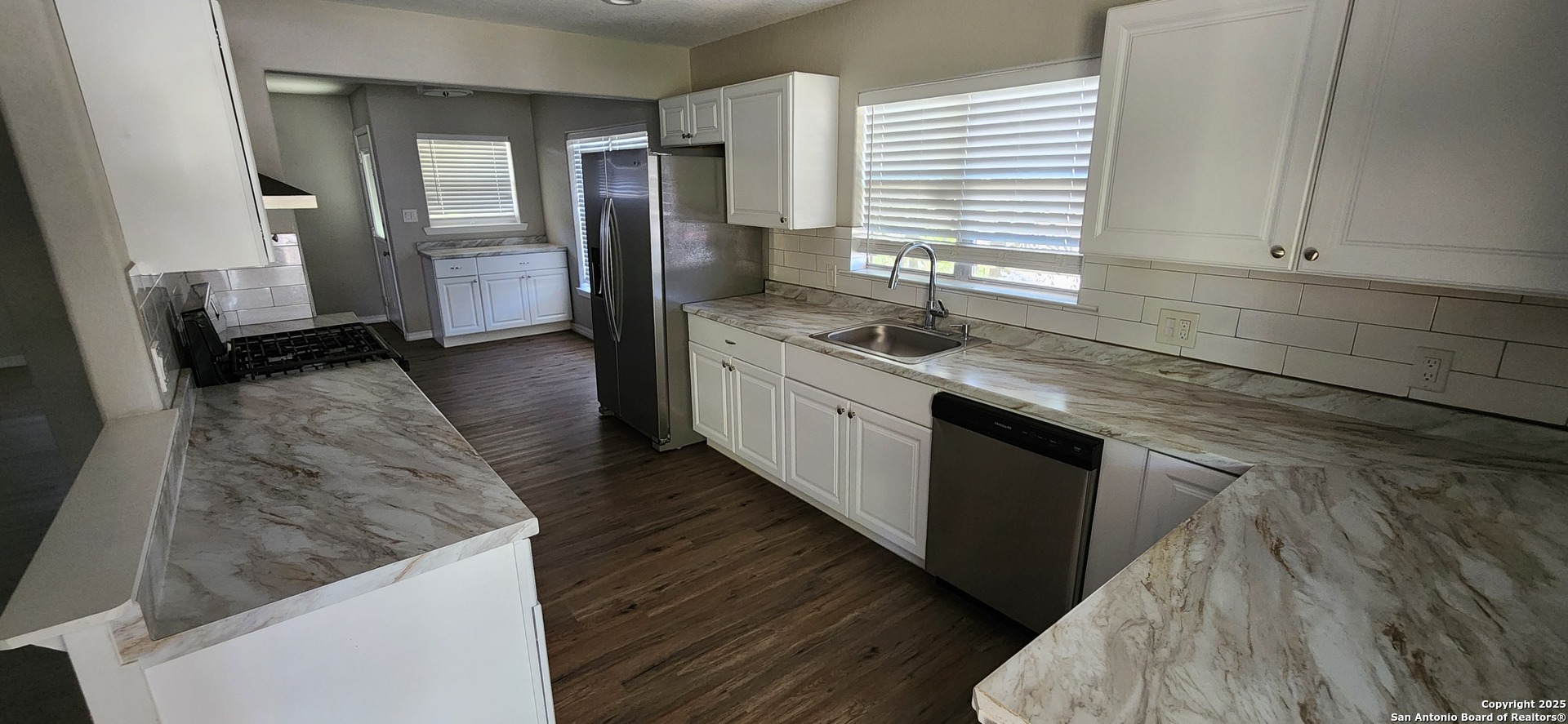 112 Bluebonnet Road La Vernia, TX 78121 - Photo 2 of 7