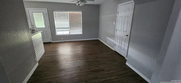 $1,400 | 112 Bluebonnet Road, La Vernia, TX 78121