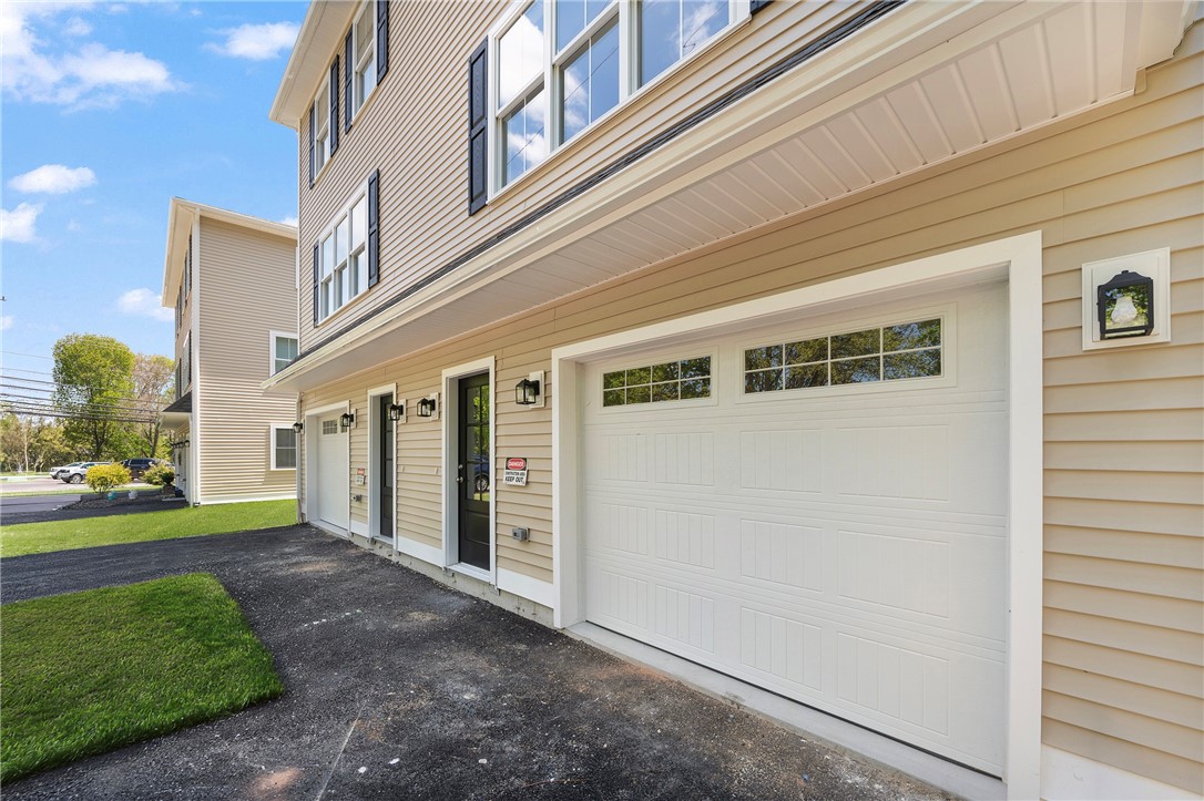 40 Farnum Pike, Unit 4 Smithfield, RI 02917 - Photo 4 of 34