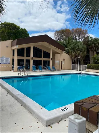 $2,100 | 14201 North Kendall Drive, Unit 407D, Miami, FL 33186