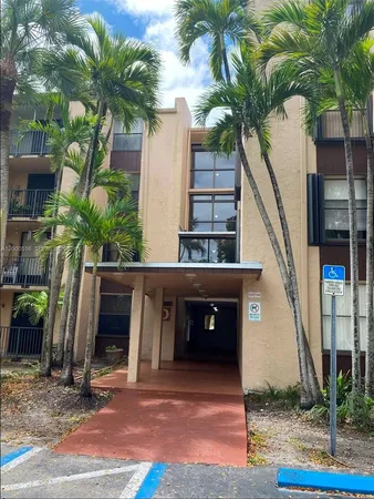 $2,100 | 14201 North Kendall Drive, Unit 407D, Miami, FL 33186