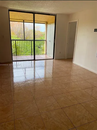 $2,100 | 14201 North Kendall Drive, Unit 407D, Miami, FL 33186