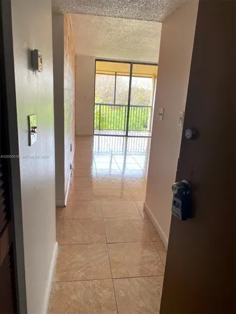 $2,100 | 14201 North Kendall Drive, Unit 407D, Miami, FL 33186