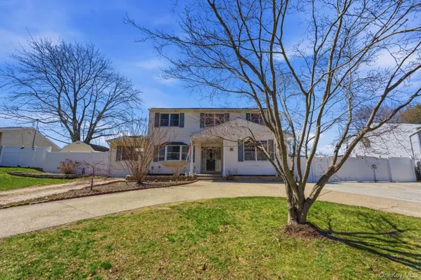 $799,999 | 44 South Howell Avenue, Farmingville, NY 11738