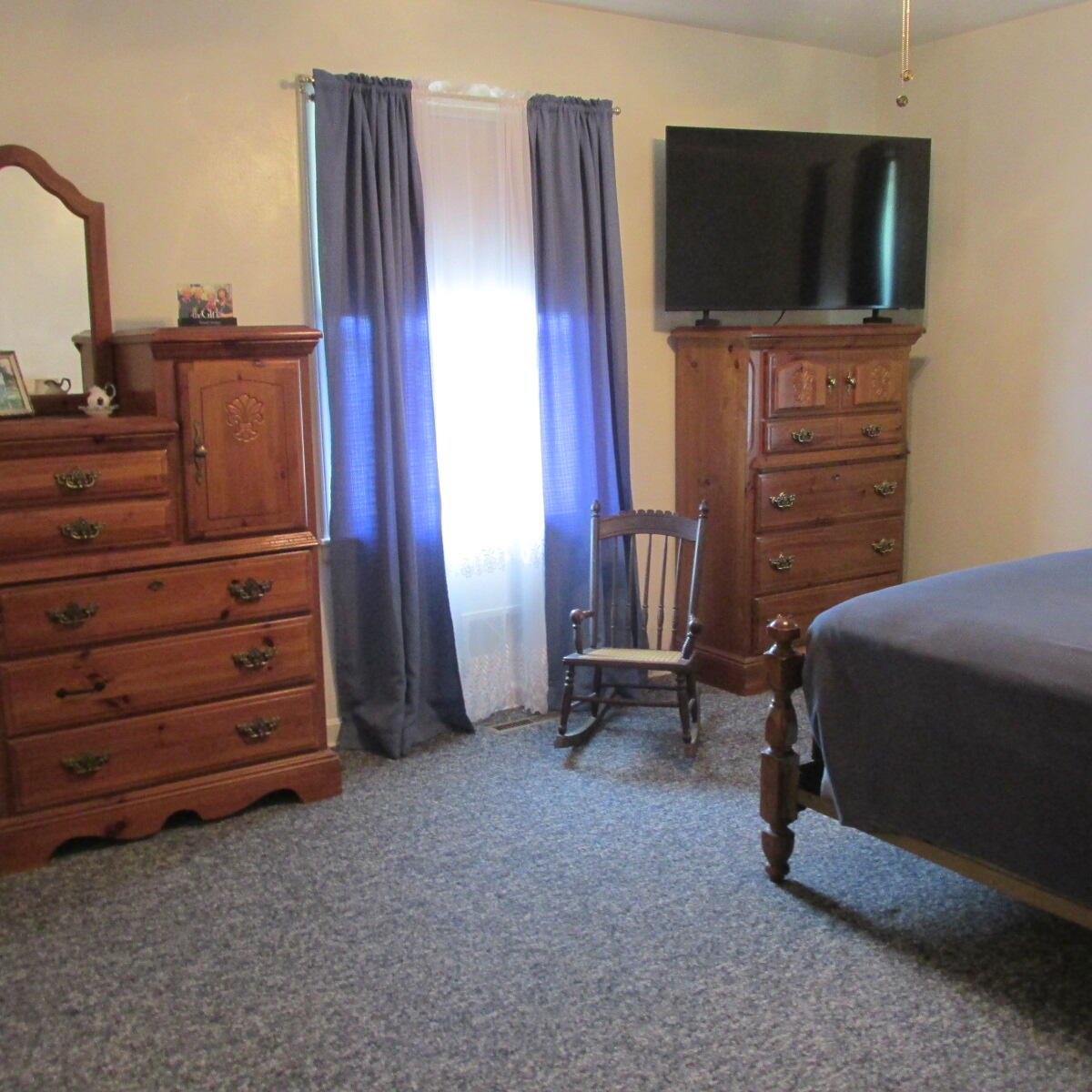 6620 Sherry Road Roanoke, VA 24019 - Photo 12 of 23 Front corner bedroom