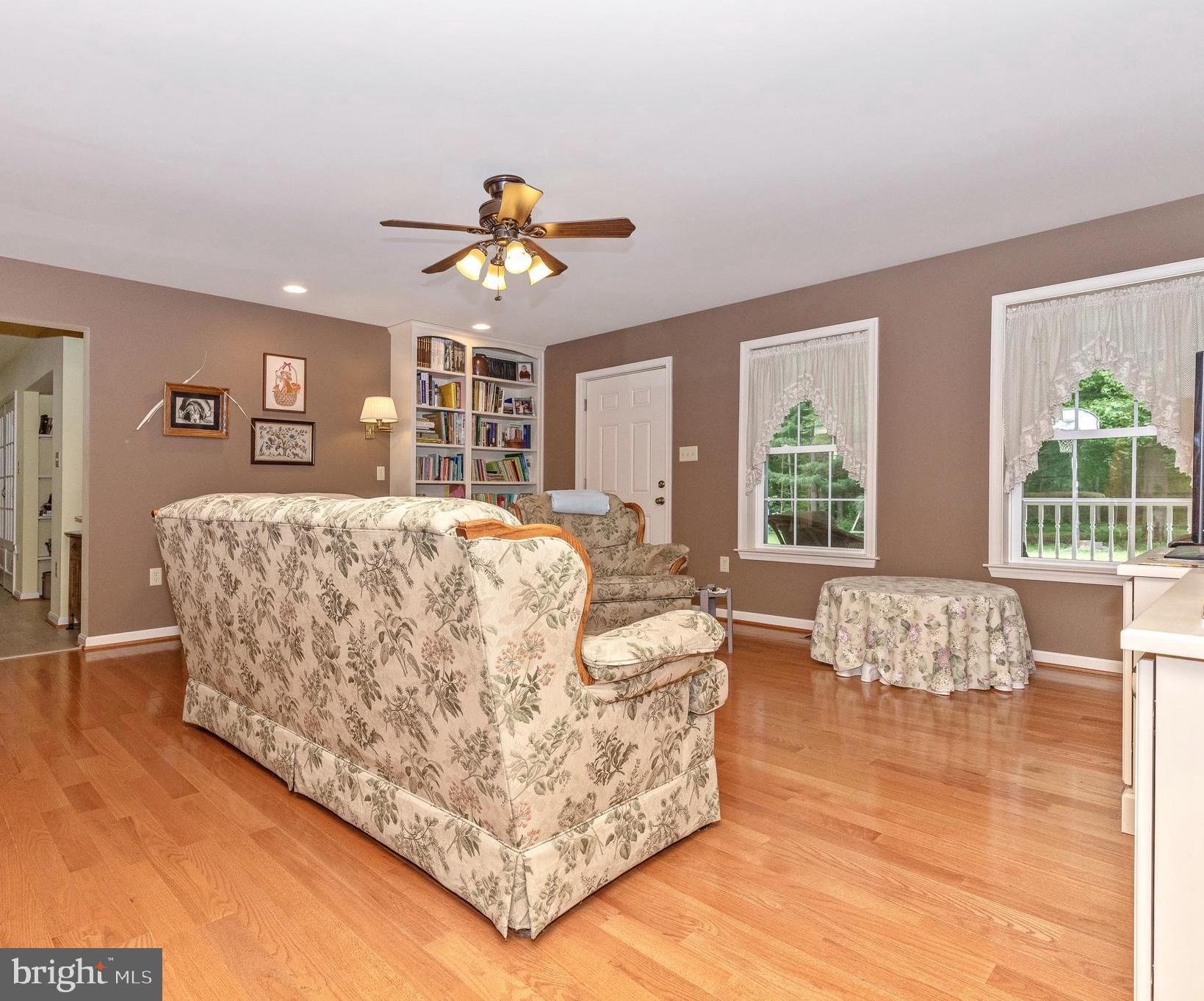 6913 Kellys Store Road Thurmont, MD 21788 - Photo 14 of 49 Living Room with Built-Ins