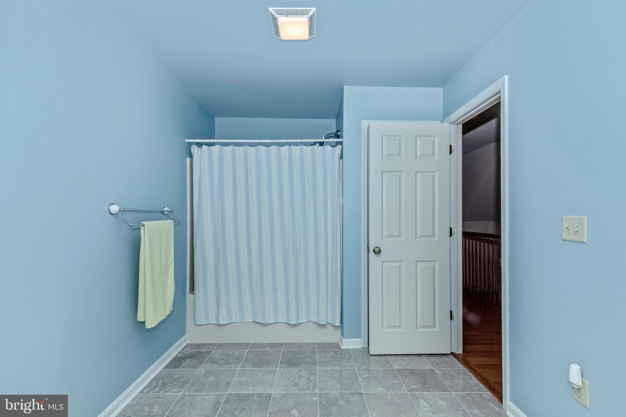6913 Kellys Store Road Thurmont, MD 21788 - Photo 22 of 49 Full Hall Bathroom on Upper Level