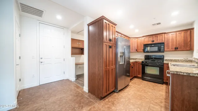 $310,000 | 5450 East Deer Valley Drive, Unit 4019, Phoenix, AZ 85054